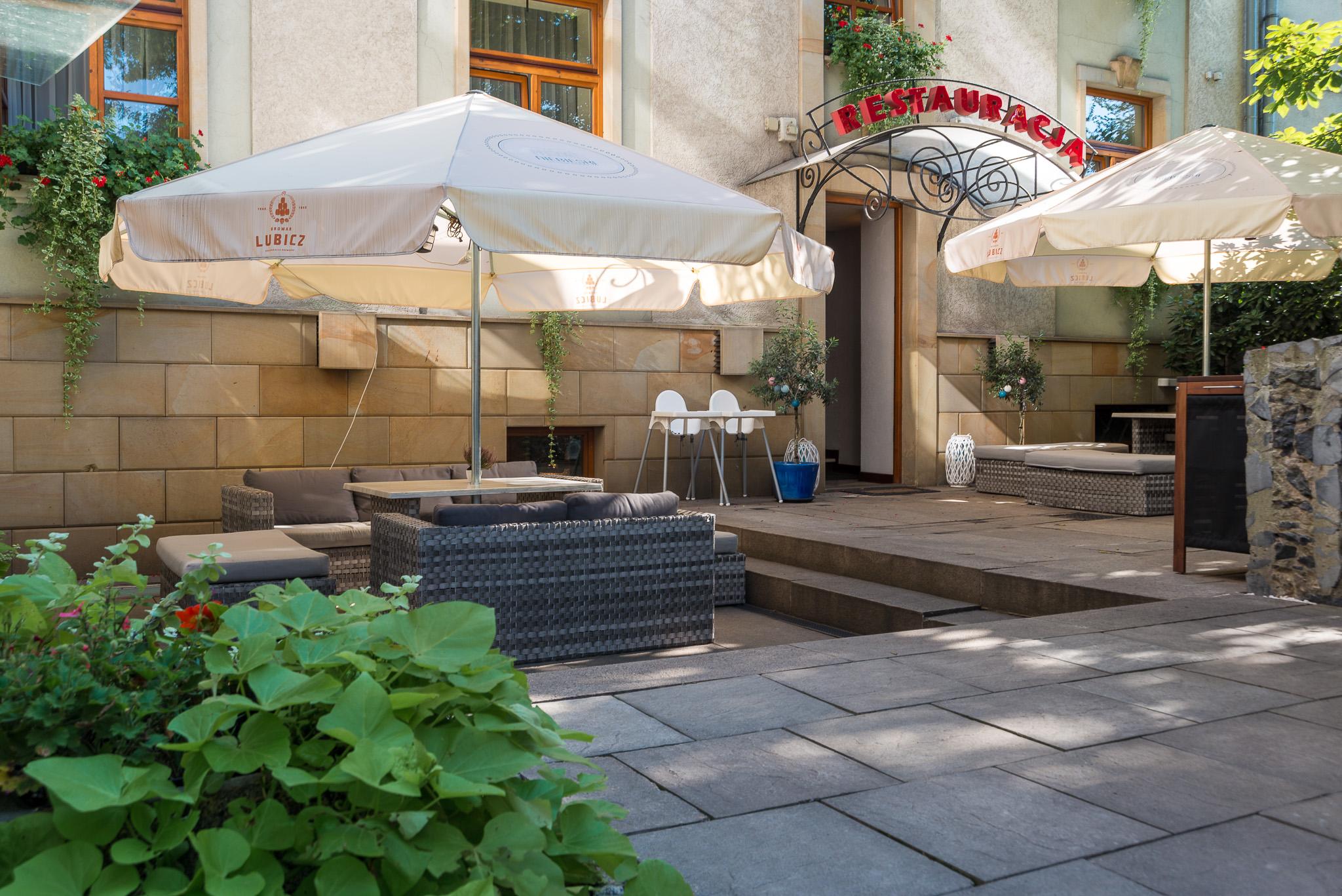 Niebieski Art Hotel & Spa Krakow Exterior photo The courtyard of the hotel